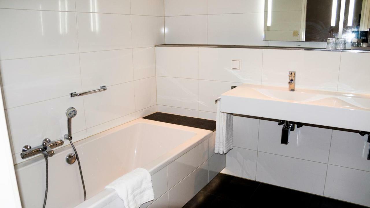 Van Der Valk Hotel Hardegarijp - Leeuwarden Exteriör bild